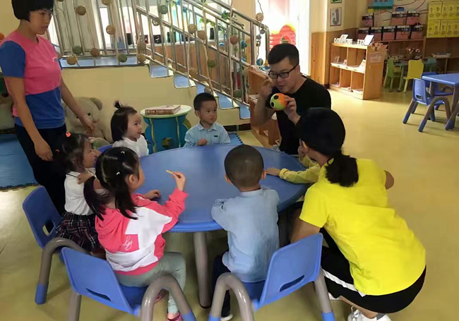 红春藤教育集团,学生在蓝宝特国际幼儿园见习
