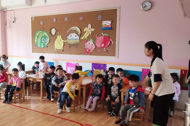 红春藤教育集团,学生在金彩恒天都幼儿园见习
