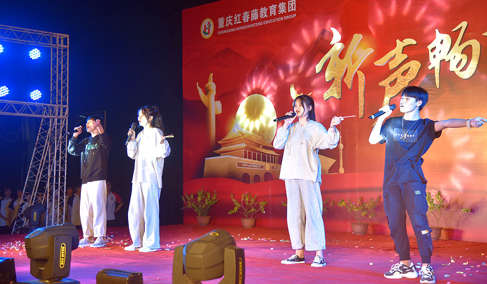 重庆春珲学校,2020年迎国庆晚会,歌曲《稻香-20级轨道3班