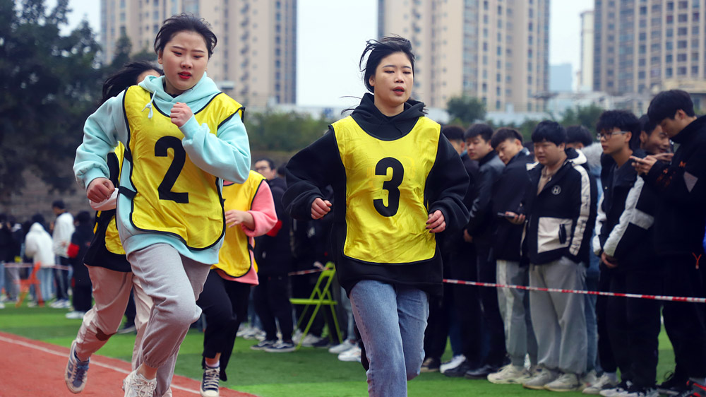 女子组250米比赛,2020年冬季田径运动会现场,重庆春珲学校