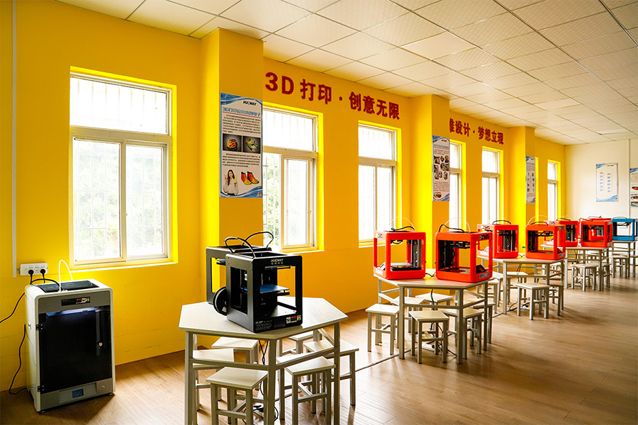 3D打印专业实训室，重庆春珲人文技工学校